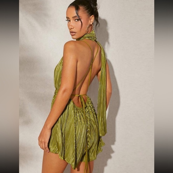 Green plunge plisse backless romper with matching scarf | size small | NWT - Picture 5 of 5